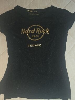 Hard Rock Cafe Black Short Sleeve Tee with Gold Chicago Logo